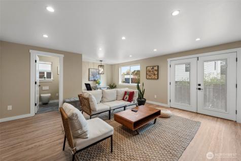 6707 Aurora Avenue N Seattle WA 98103