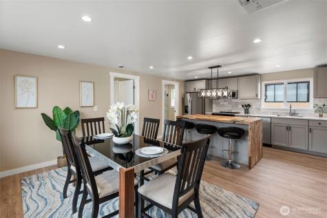 6707 Aurora Avenue N Seattle WA 98103