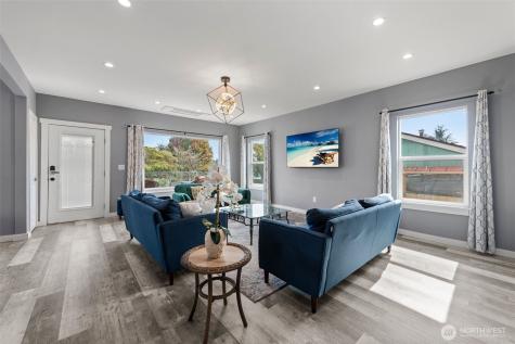 6707 Aurora Avenue N Seattle WA 98103