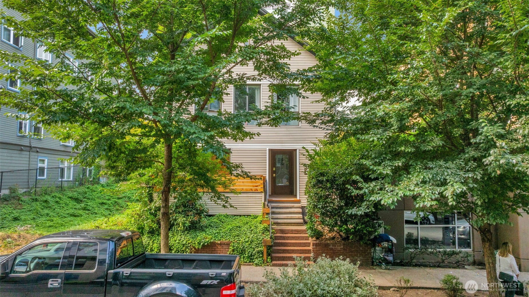 417 Minor Avenue N Seattle WA 98109
