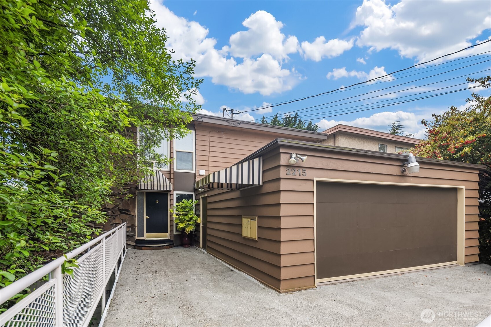 2215 W Raye Street Seattle WA 98199