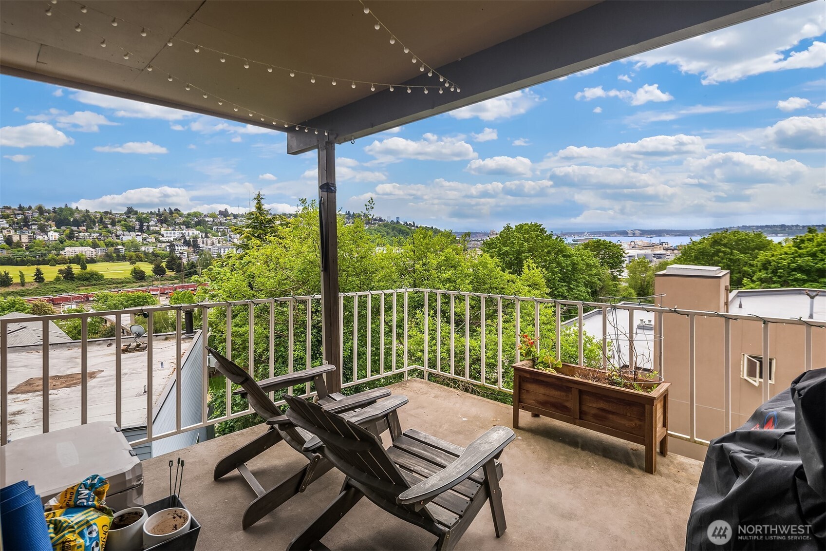 2215 W Raye Street Seattle WA 98199