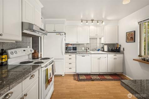 2215 W Raye Street Seattle WA 98199