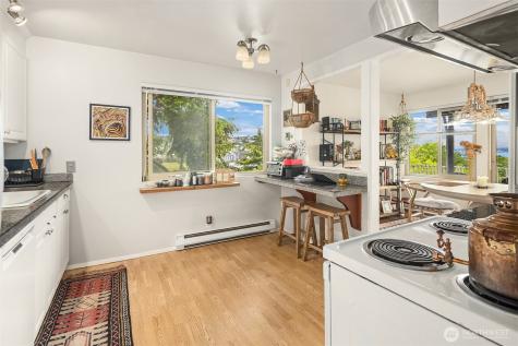 2215 W Raye Street Seattle WA 98199