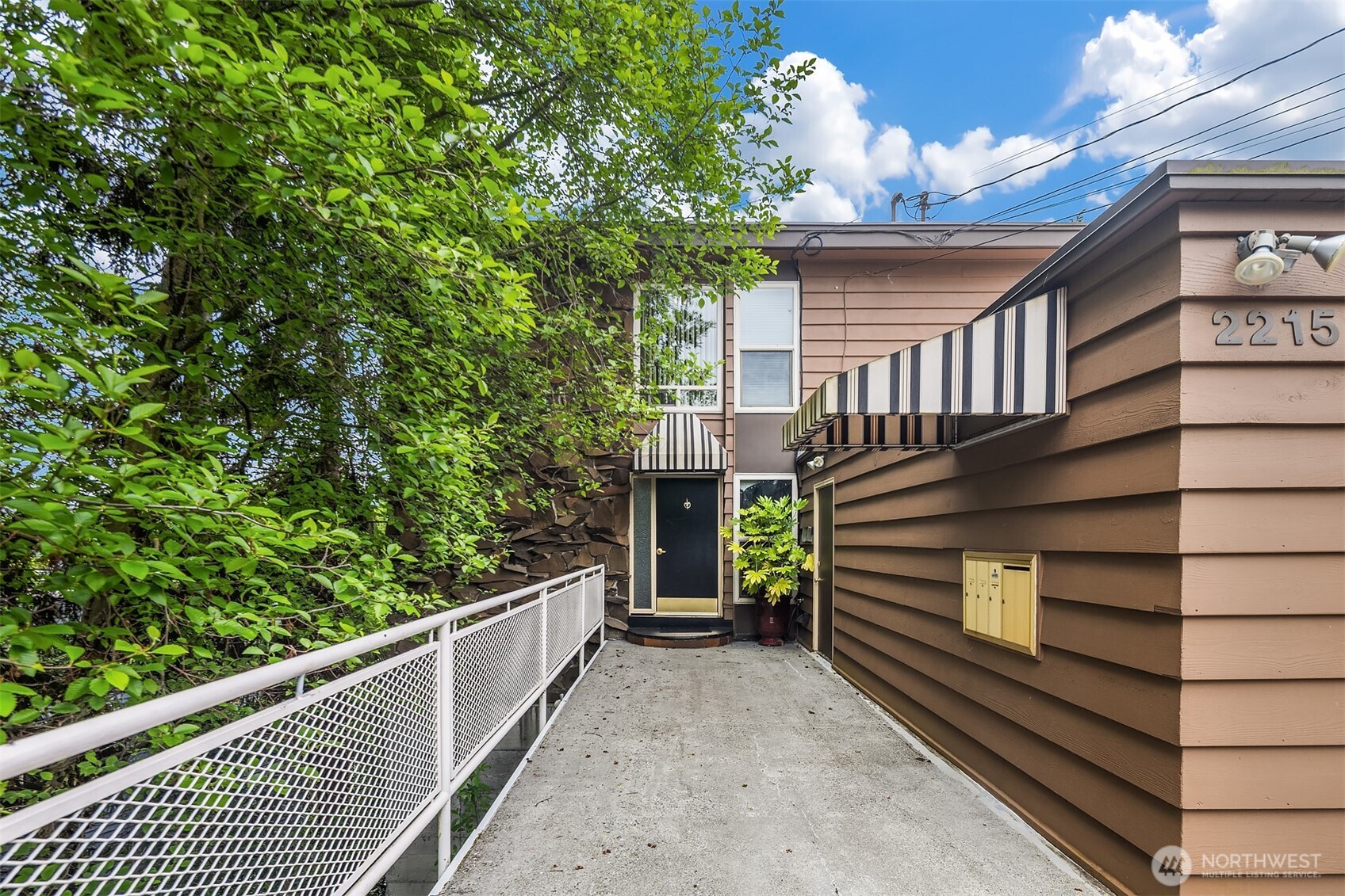 2215 W Raye Street Seattle WA 98199