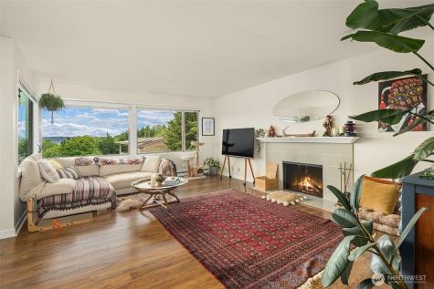 2215 W Raye Street Seattle WA 98199