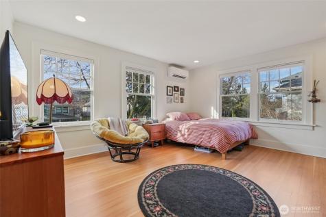 5230 16th Avenue NE Seattle WA 98105