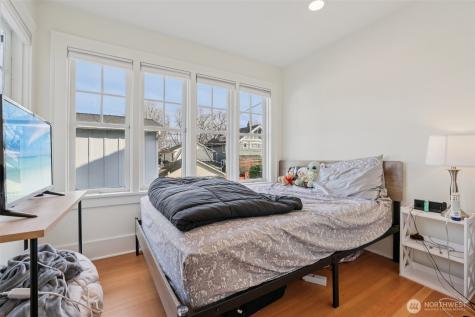 5230 16th Avenue NE Seattle WA 98105