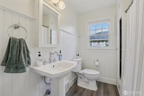 5230 16th Avenue NE Seattle WA 98105