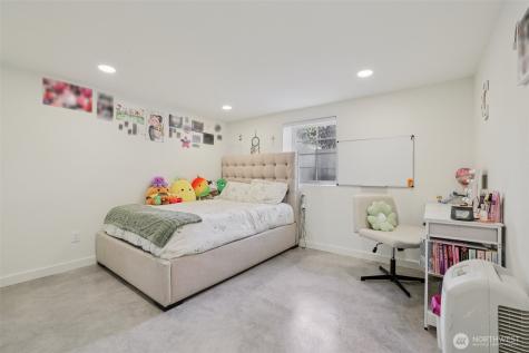 5230 16th Avenue NE Seattle WA 98105