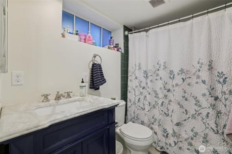 5230 16th Avenue NE Seattle WA 98105