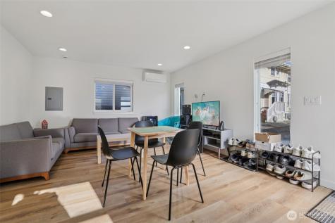 5230 16th Avenue NE Seattle WA 98105