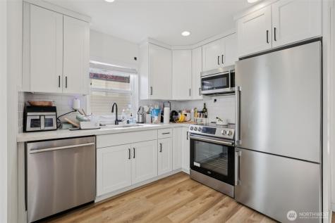 5230 16th Avenue NE Seattle WA 98105