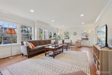 5230 16th Avenue NE Seattle WA 98105