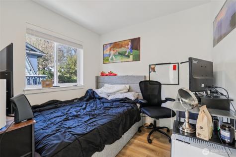 5230 16th Avenue NE Seattle WA 98105