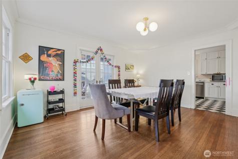 5230 16th Avenue NE Seattle WA 98105