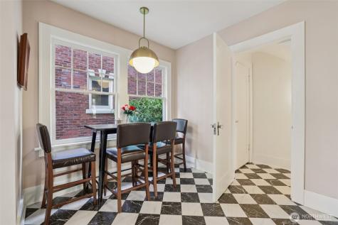 5230 16th Avenue NE Seattle WA 98105