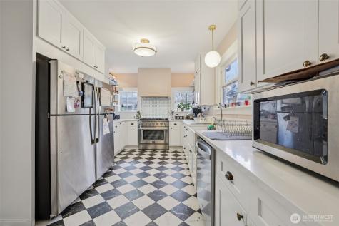 5230 16th Avenue NE Seattle WA 98105