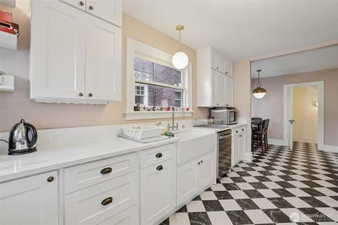5230 16th Avenue NE Seattle WA 98105