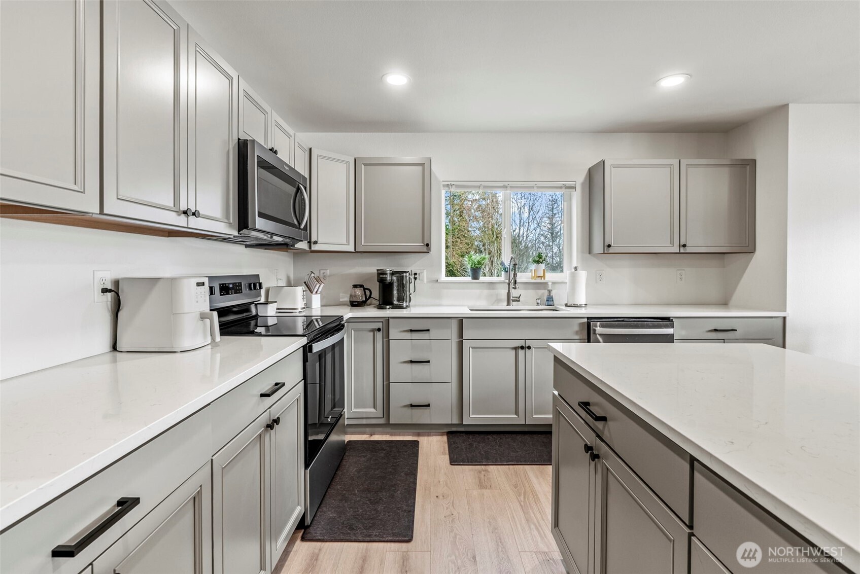 572 Columbia Street Cathlamet WA 98612