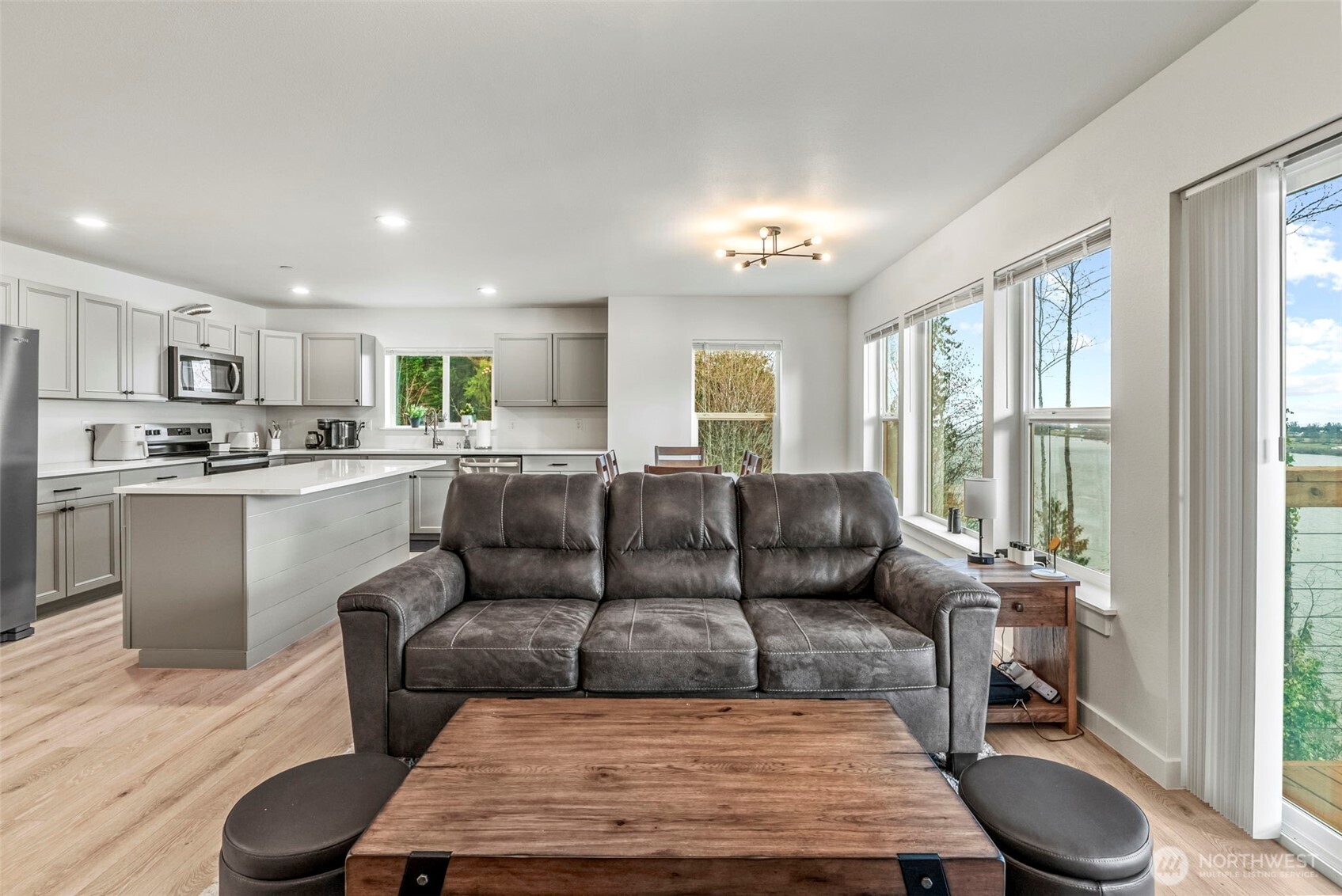572 Columbia Street Cathlamet WA 98612