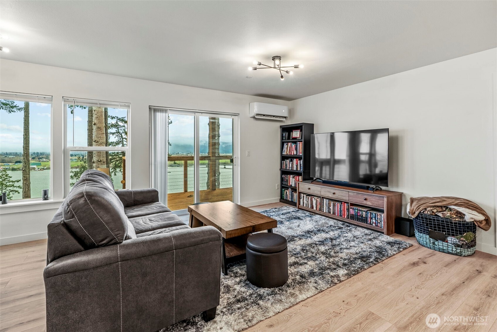 572 Columbia Street Cathlamet WA 98612