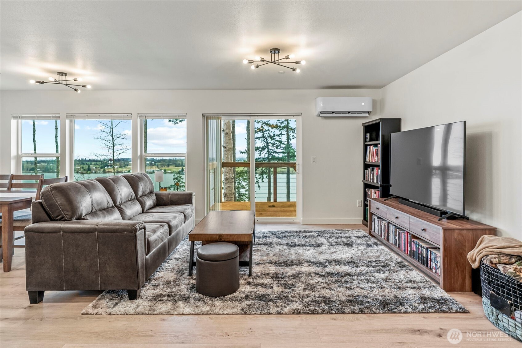 572 Columbia Street Cathlamet WA 98612