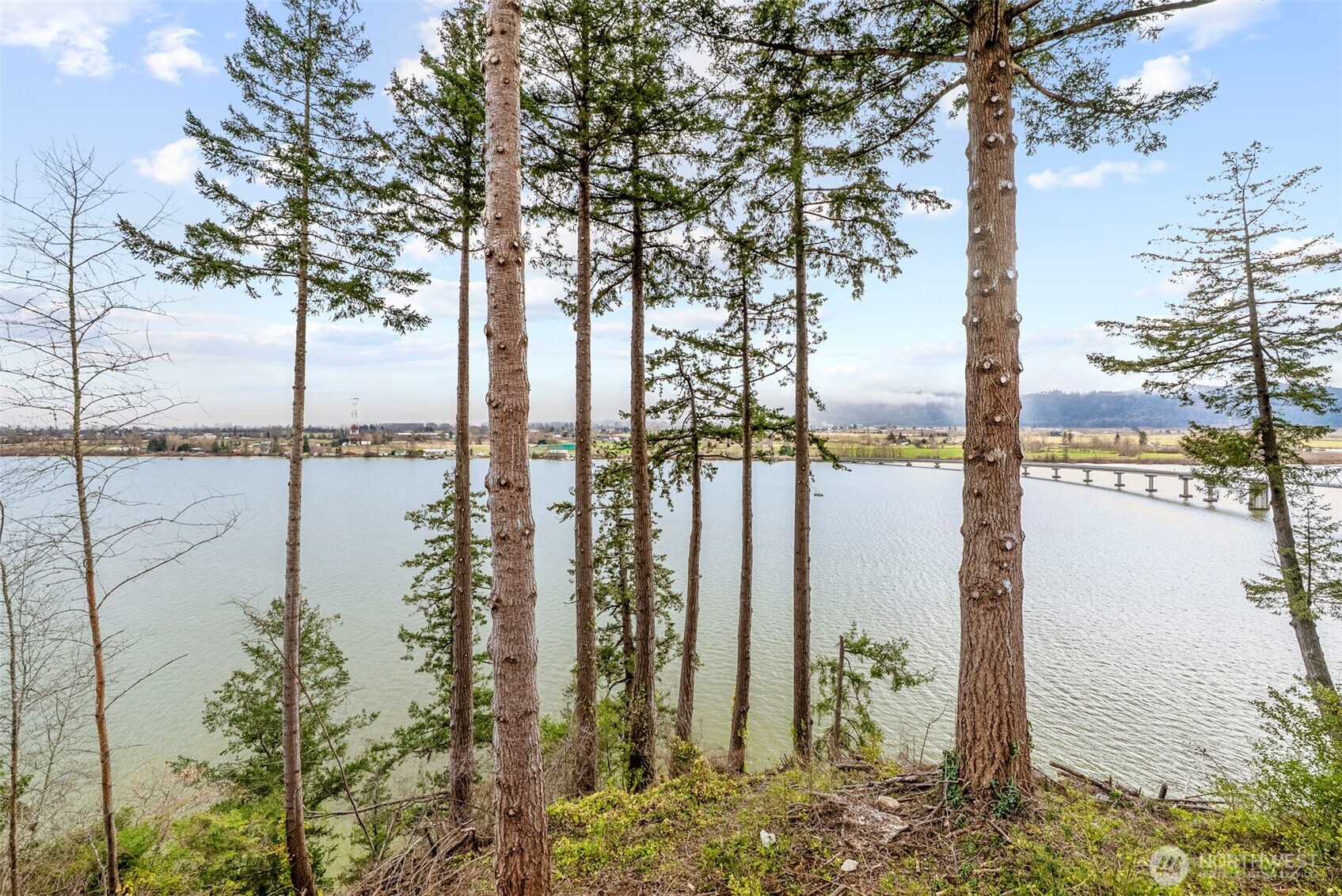 572 Columbia Street Cathlamet WA 98612