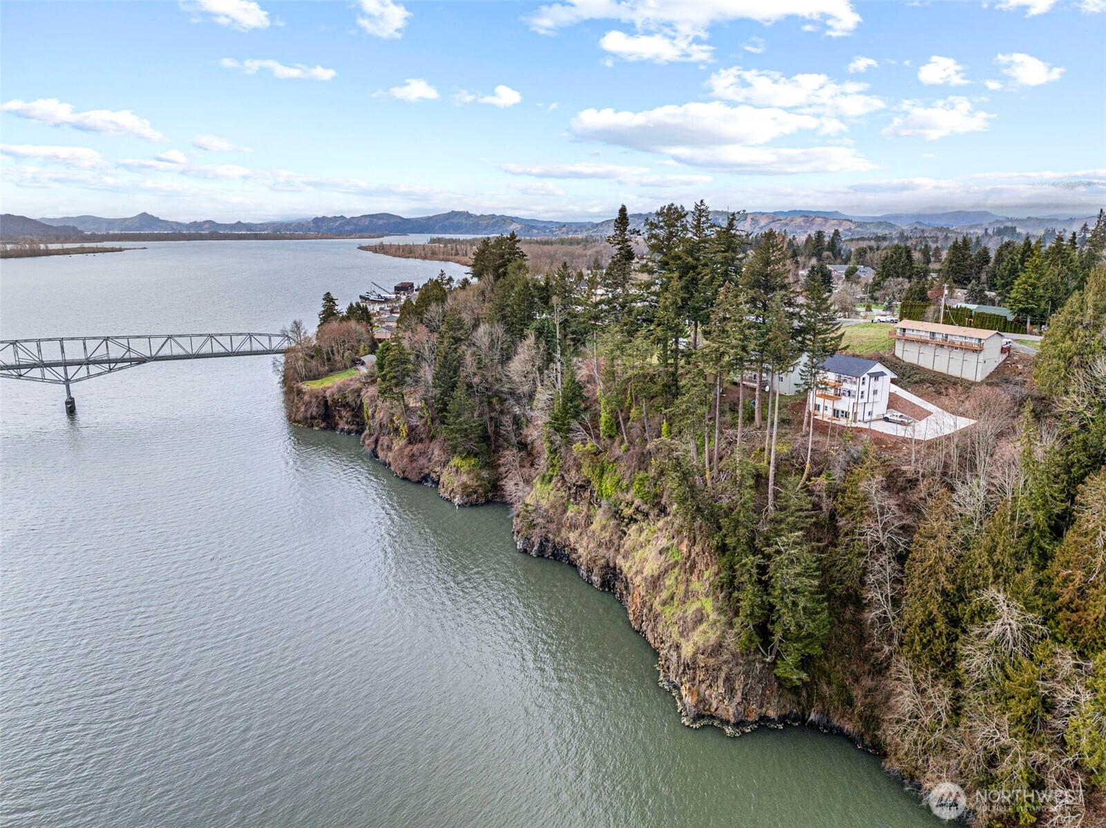 572 Columbia Street Cathlamet WA 98612