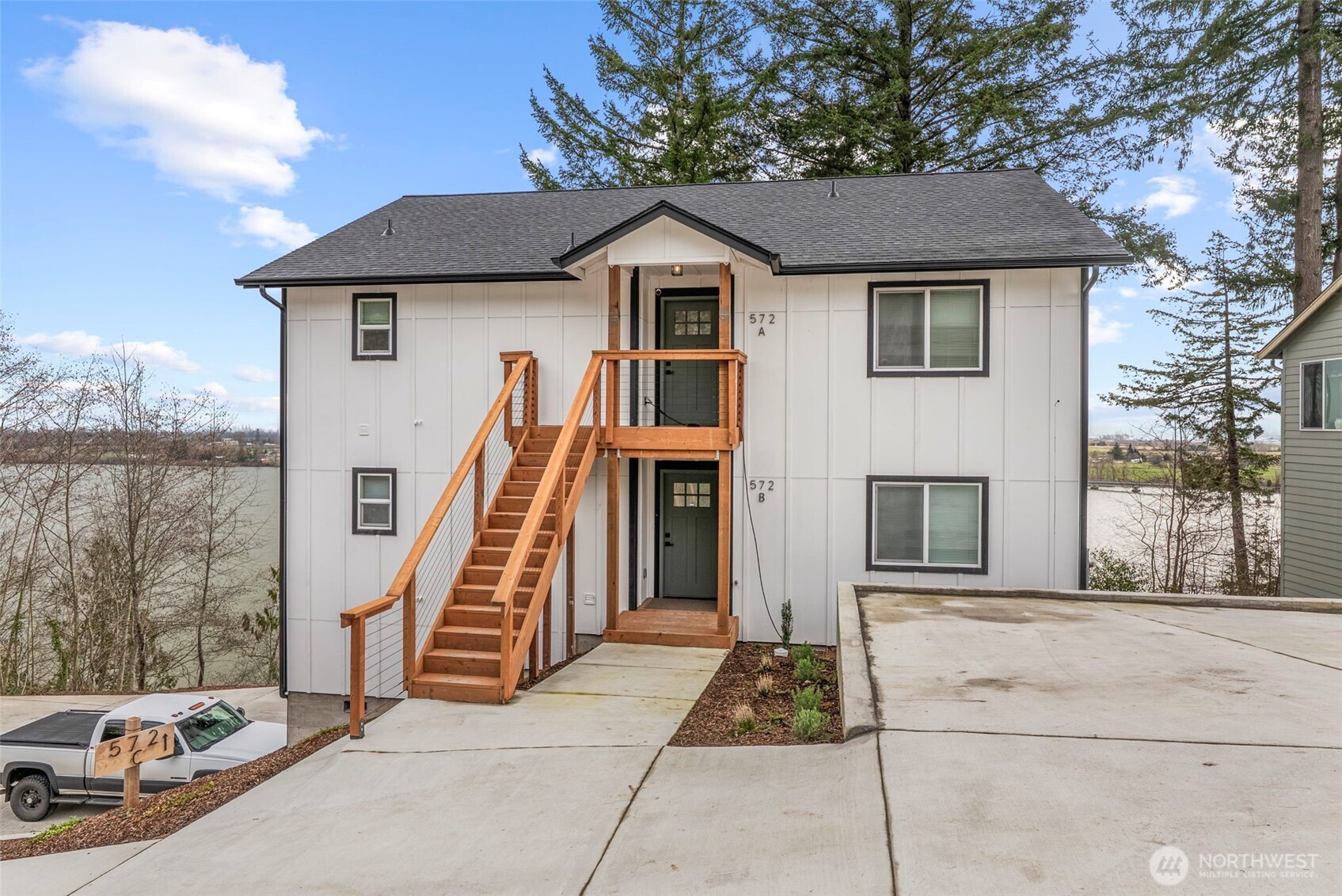 572 Columbia Street Cathlamet WA 98612
