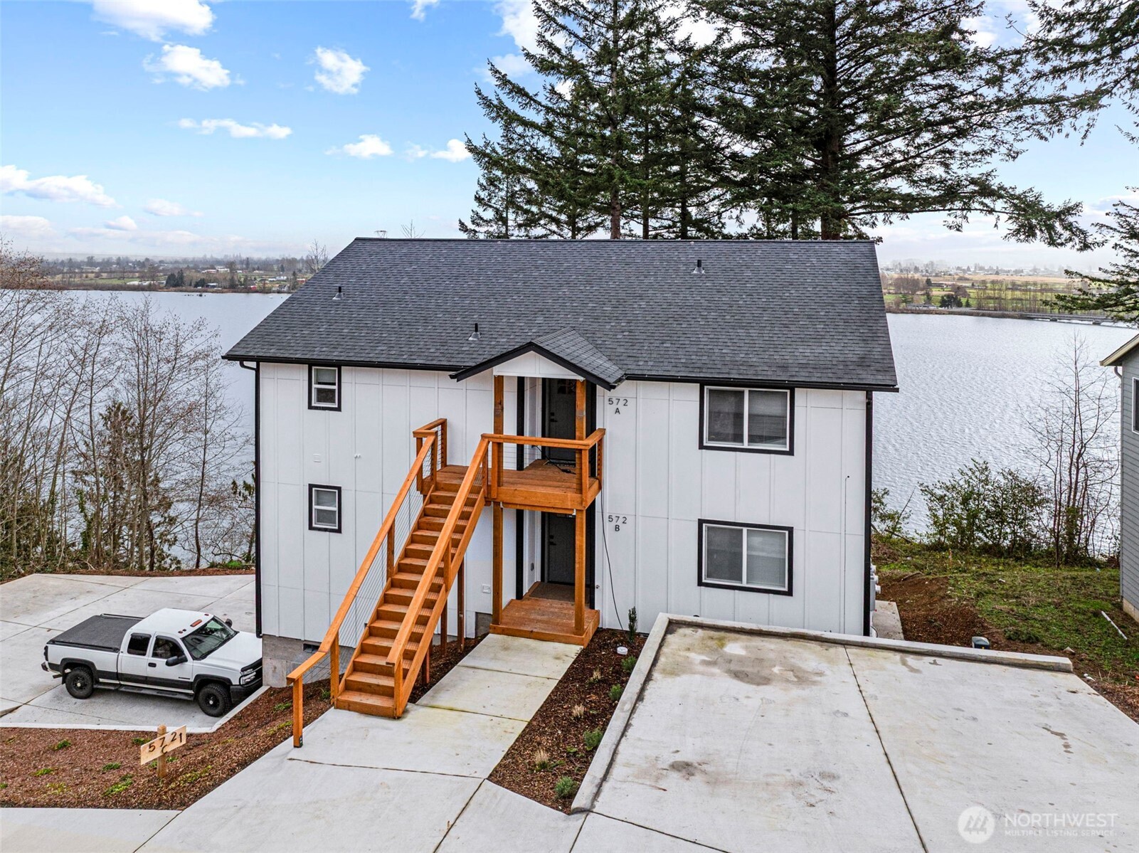 572 Columbia Street Cathlamet WA 98612