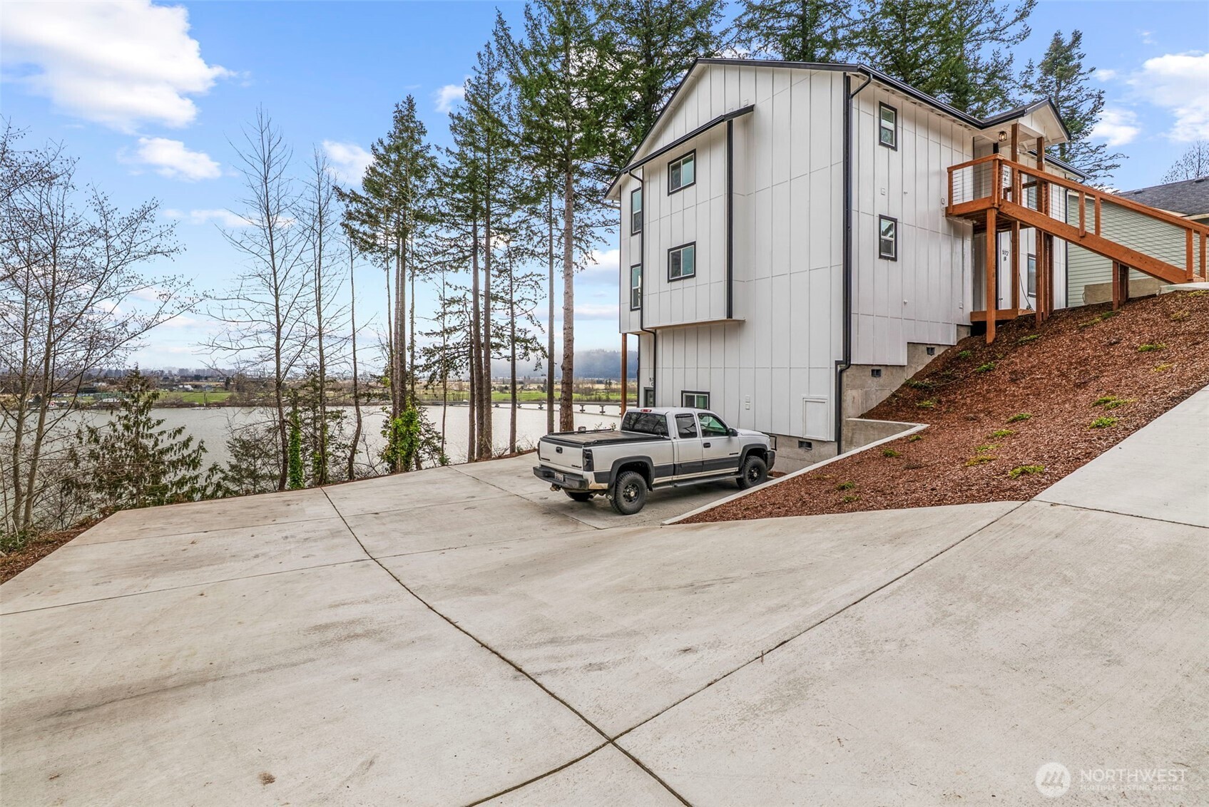 572 Columbia Street Cathlamet WA 98612