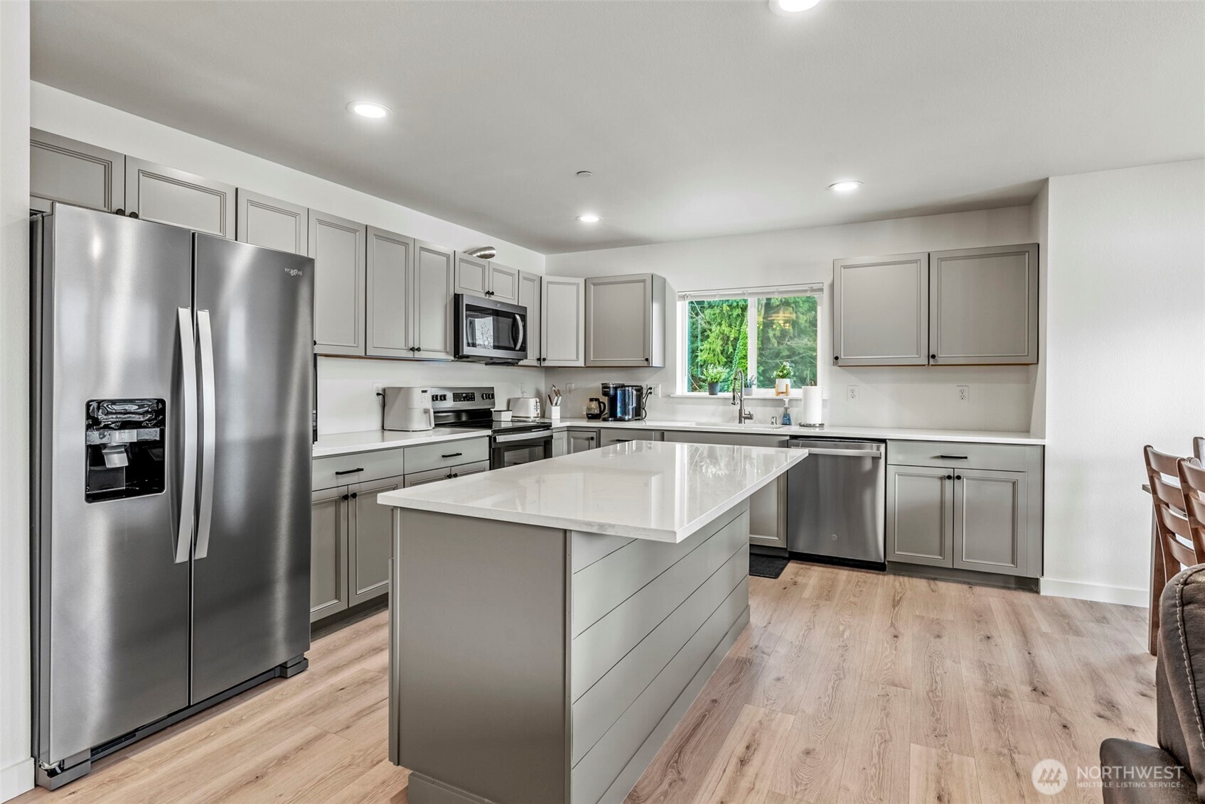 572 Columbia Street Cathlamet WA 98612