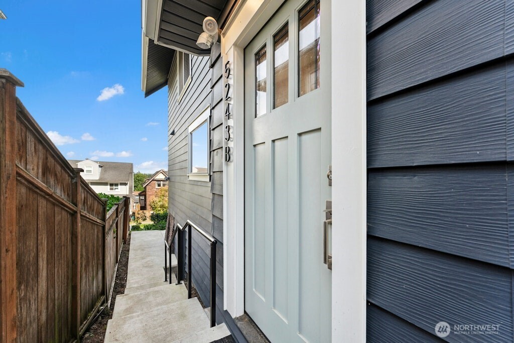 5243 19th Avenue NE Seattle WA 98105