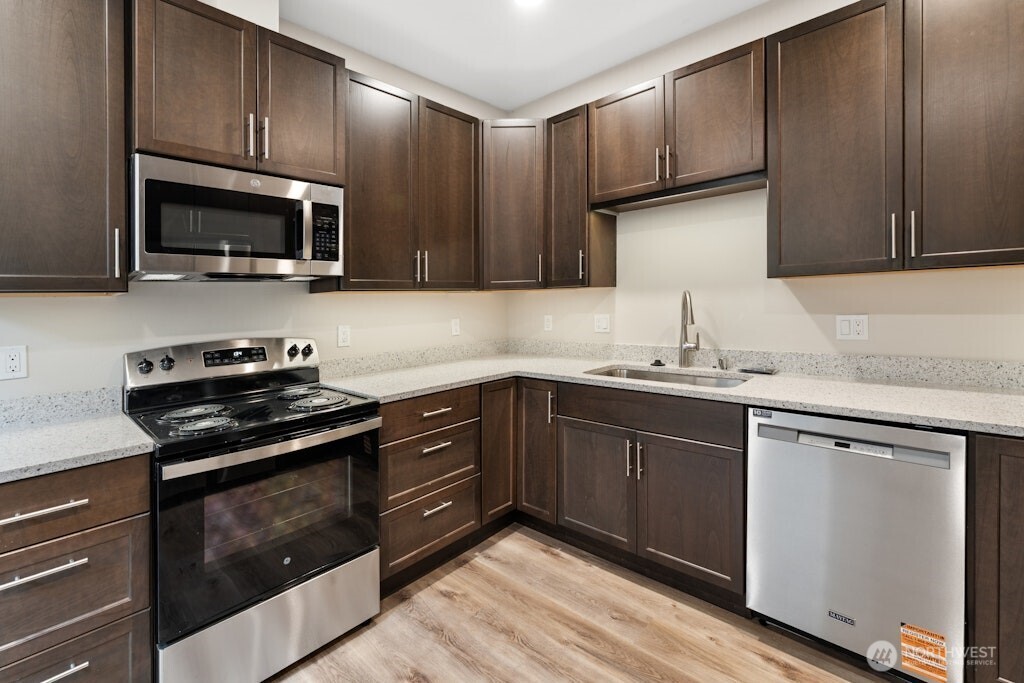 5243 19th Avenue NE Seattle WA 98105