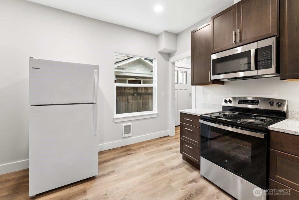 5243 19th Avenue NE Seattle WA 98105