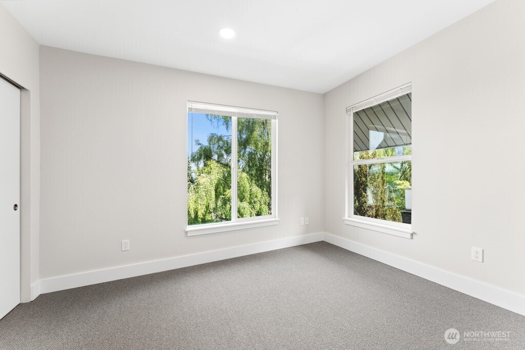 5243 19th Avenue NE Seattle WA 98105