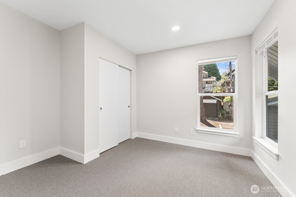 5243 19th Avenue NE Seattle WA 98105