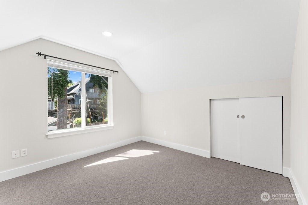 5243 19th Avenue NE Seattle WA 98105