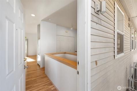 913 13th Avenue Seattle WA 98122