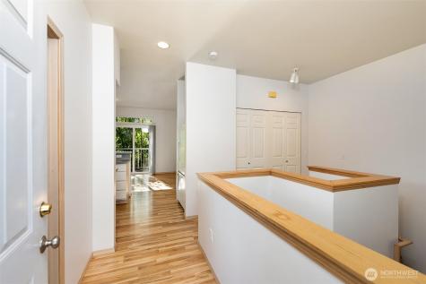 913 13th Avenue Seattle WA 98122
