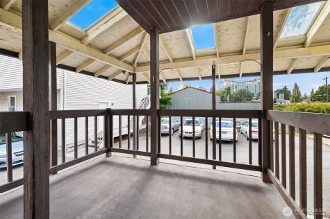 913 13th Avenue Seattle WA 98122