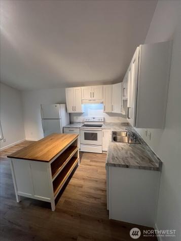 10443 17 Avenue SW Seattle WA 98146