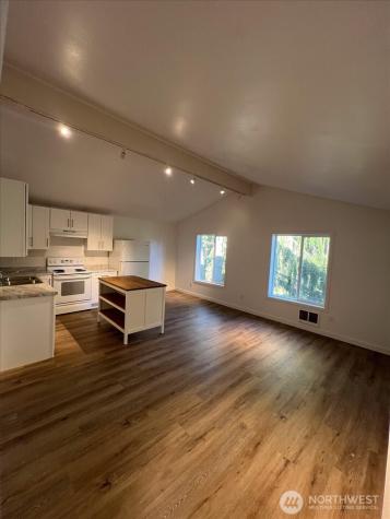 10443 17 Avenue SW Seattle WA 98146