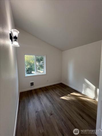 10443 17 Avenue SW Seattle WA 98146