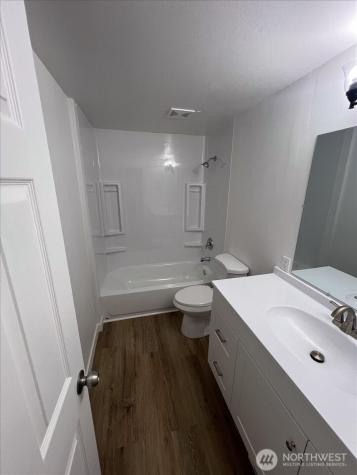 10443 17 Avenue SW Seattle WA 98146