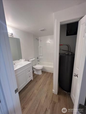 10443 17 Avenue SW Seattle WA 98146