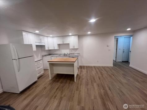 10443 17 Avenue SW Seattle WA 98146