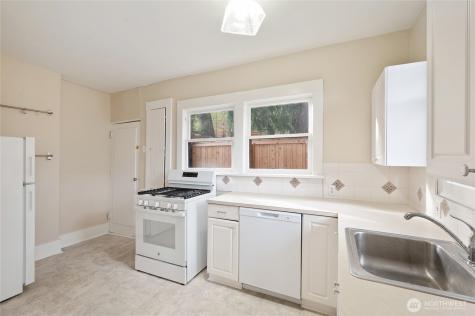 1425 Palm Avenue SW Seattle WA 98116
