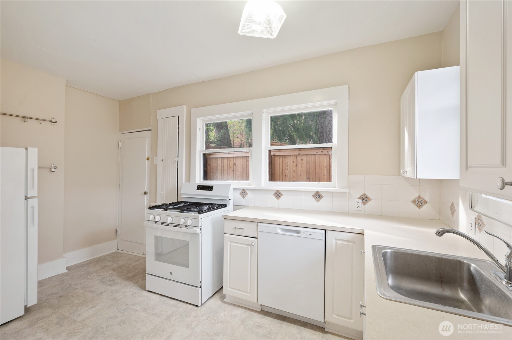 1425 Palm Avenue SW Seattle WA 98116